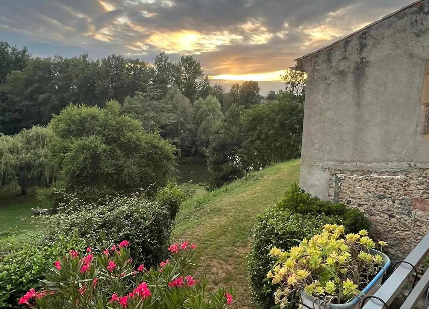Beautiful Village House Next To Garonne River! Couladere Hébergement de vacances
